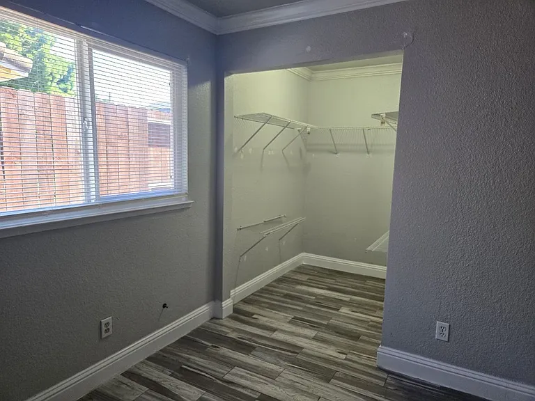 7305 Village Green Dr — Photo 6
