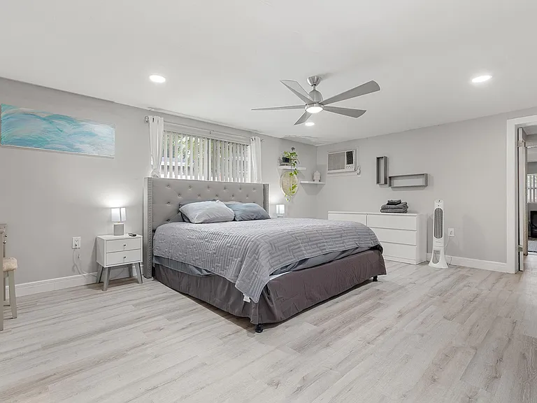 5651 Kelly Dr N — Photo 8