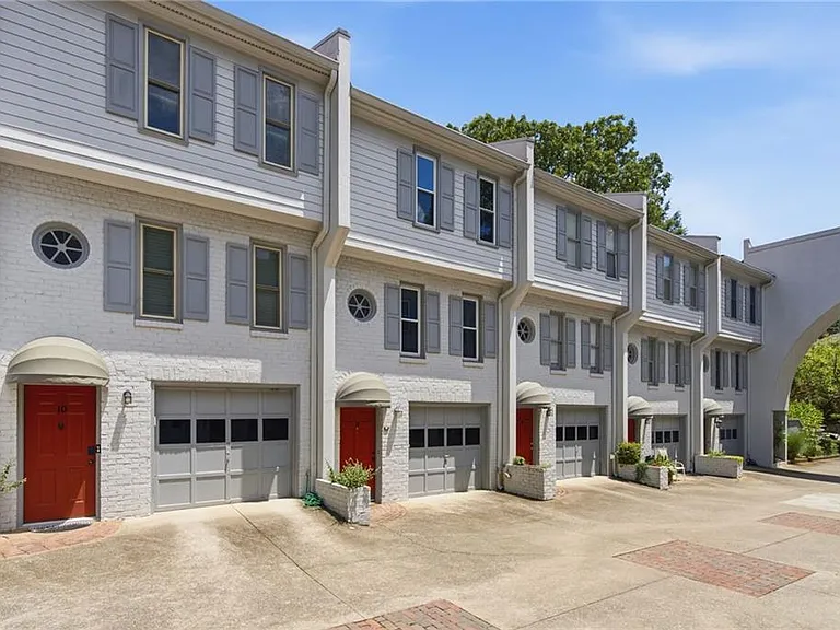 856 Saint Charles Ave NE #8 — Photo 2