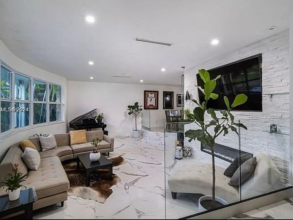 3rd image of 310 E Shore Dr