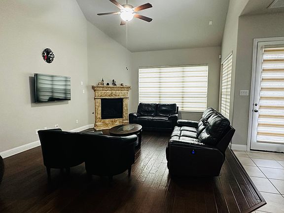 2nd image of 1001 Pampa Dr