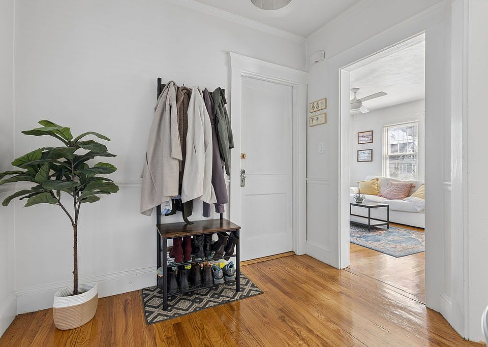 1st image of 28 Glenrose Rd Floor 2