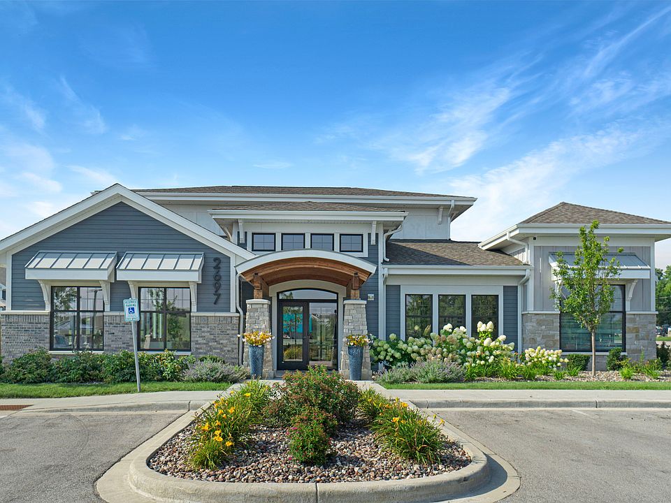Seasons at Orchard Hills Clubhouse Exterior