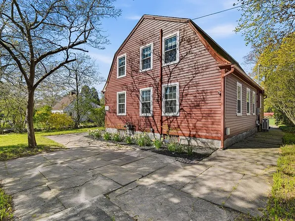 239 Ocean Ave, New London, CT 06320
