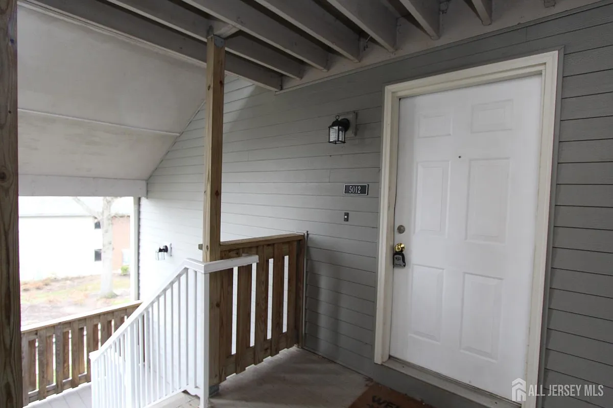 Building Photo - 5012 Ravens Crest Dr
