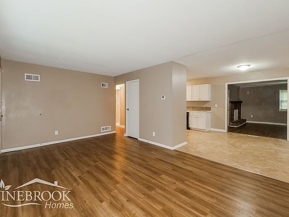 5th image of 11219 Lewis Ave