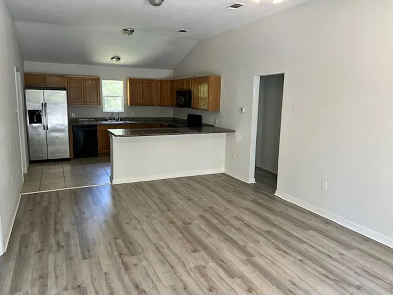 6038 W Adams St — Photo 4