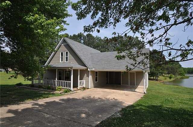 1st image of 386 Lake Shore Dr