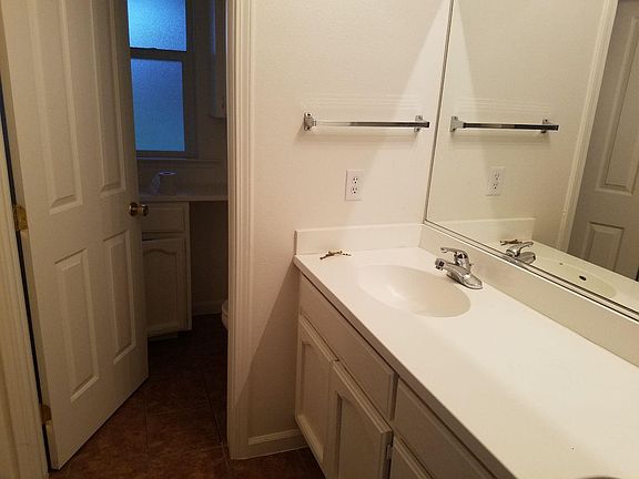 5th image of 921 W Teddy St