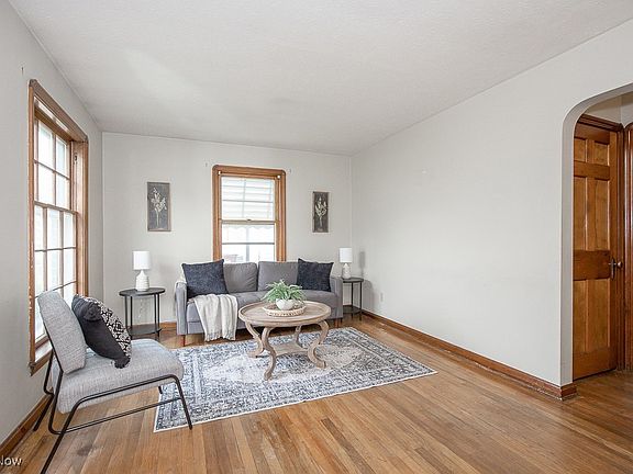3rd image of 3903 Wellington Ave