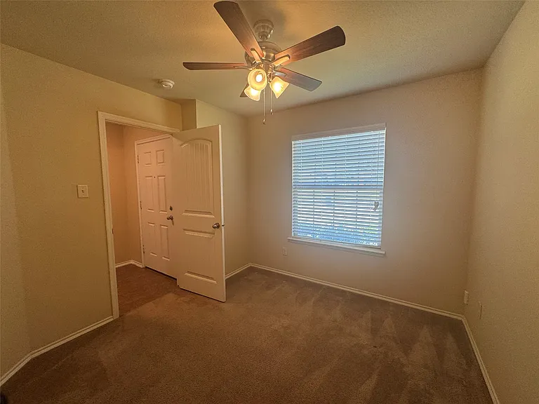 327 Elam Dr — Photo 6