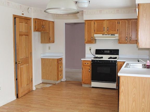 3rd image of 9510 N Woodlawn Dr