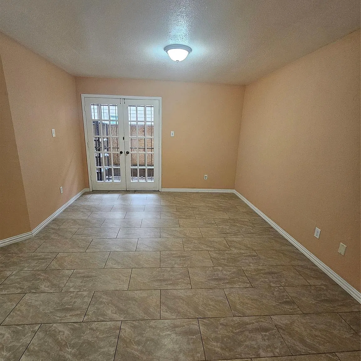 2 bed, 1.0 bath, 870 sqft, $1,100 — Photo 2