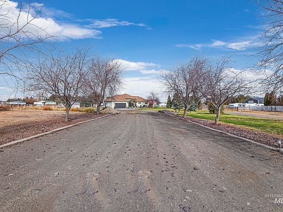 3rd image of 2312 Garey Ln