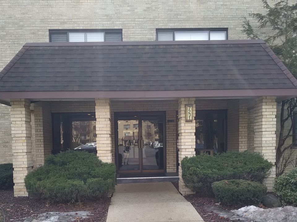 1st image of 7231 Wolf Rd #106