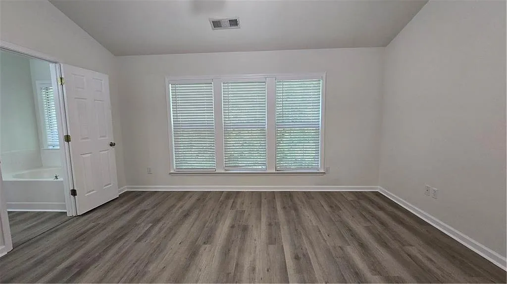 4 bed, 2.5 bath, 2124 sqft, $2,600 — Photo 3