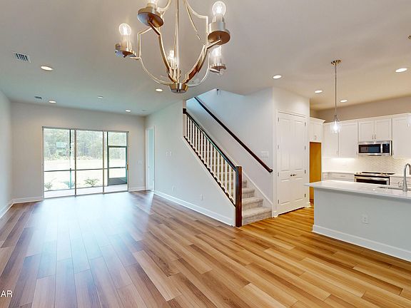 5th image of 6482 Roseberry Ct