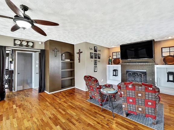 3. 3101 N Shelton