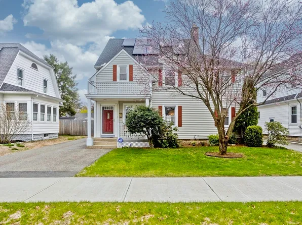 33 Gillette Ave, Springfield, MA 01118