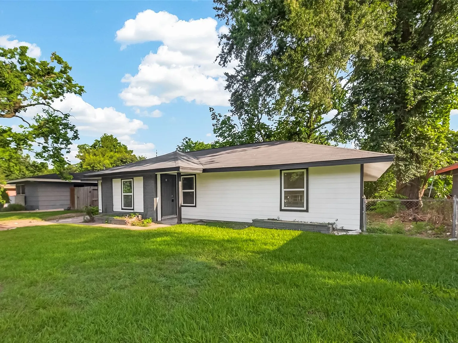 3 bed, 1.5 bath, 1115 sqft, $1,500 — Photo 4