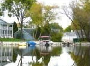 300 Foxwood Dr, Waterford, WI 53185