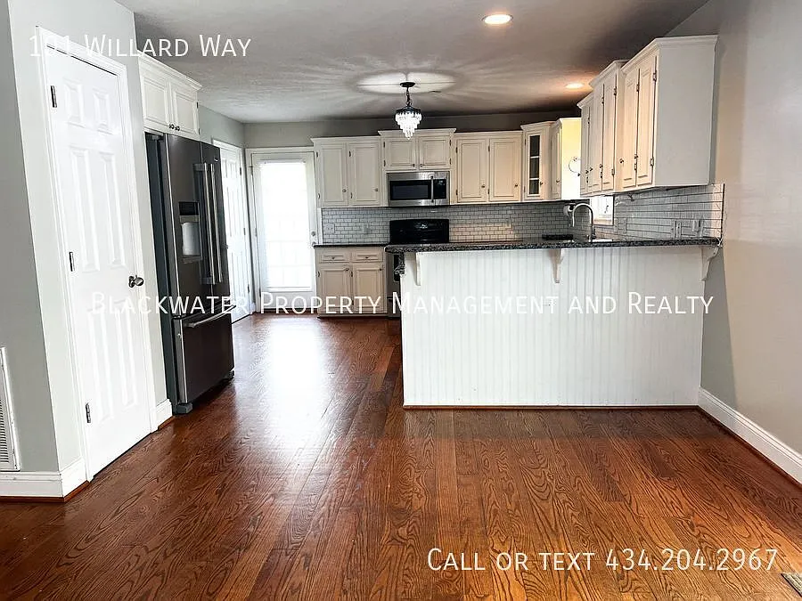 4 Bedroom Home off Timberlake! — Photo 4