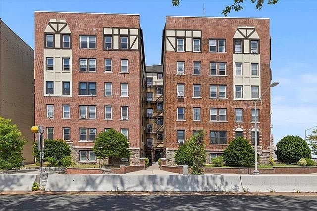 1st image of 7435 Boulevard E