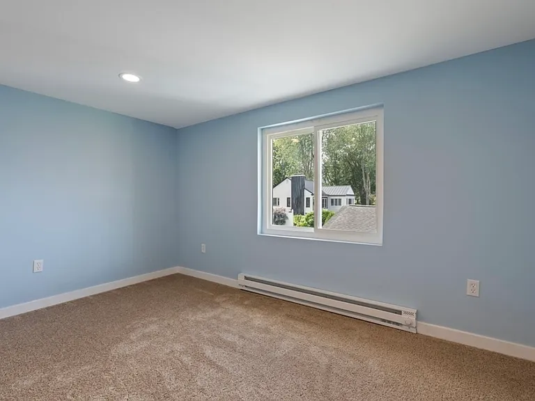 Bedroom 2 with lakeview