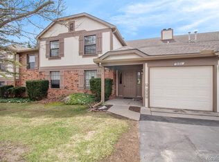 7031 Villa Dr, Waterford, MI 48327
