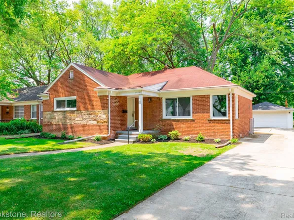 24251 Cloverlawn St, Oak Park, MI 48237