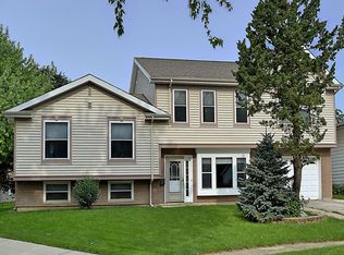 7796 Asbury Cir S, Hanover Park, IL