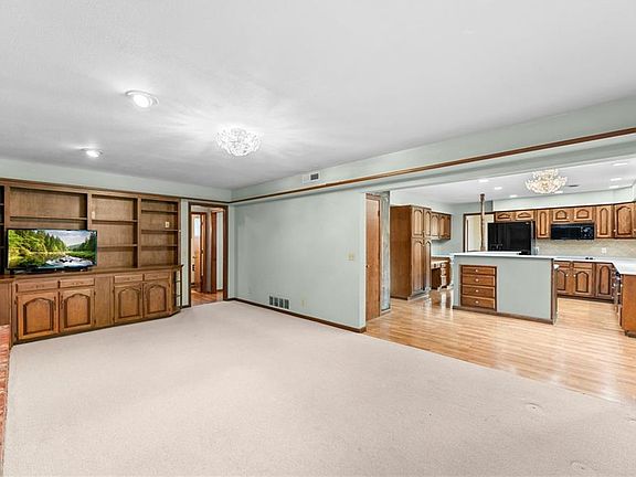 4th image of 308 Canary Ln