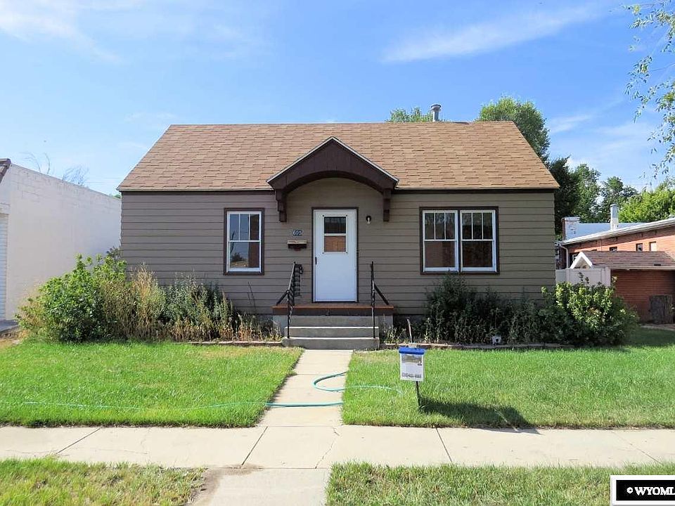 1st image of 605 E Washington Ave