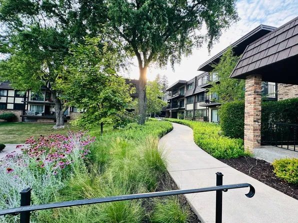 205 Barry Ave S APT 306, Wayzata, MN 55391