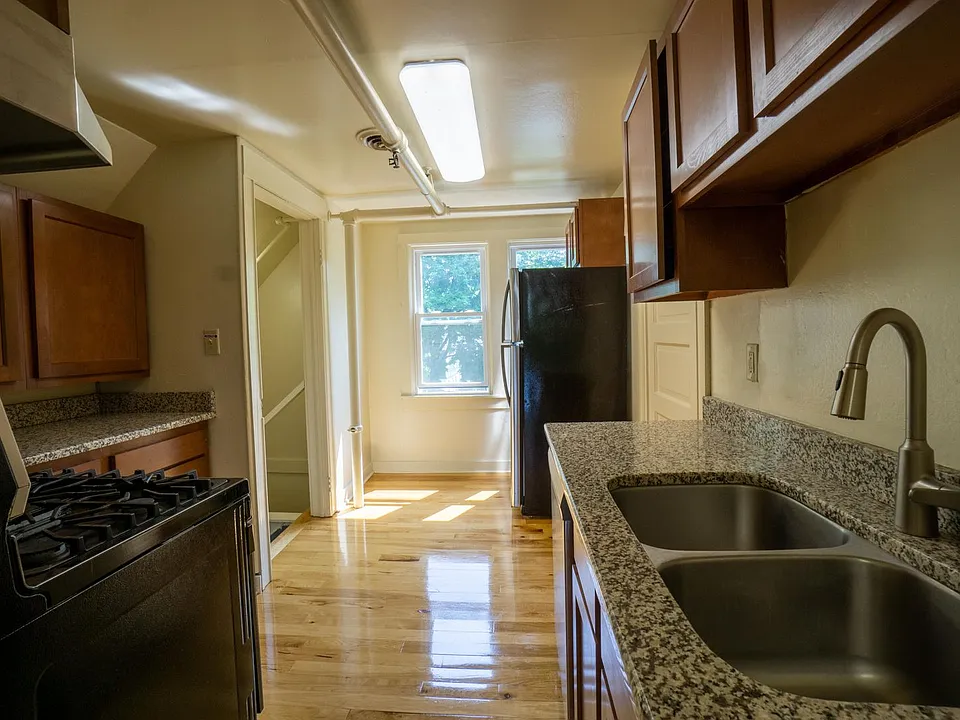 833 Sumner Ave #3