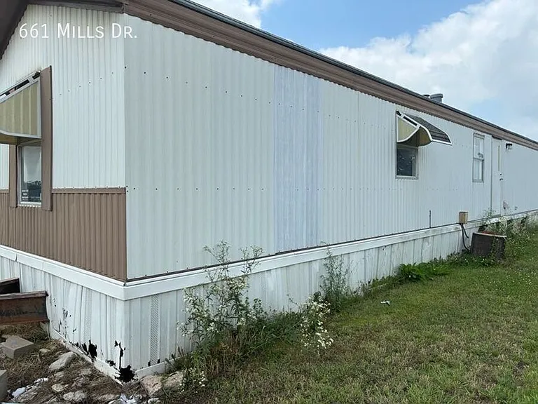 661 E Mills Dr — Photo 4