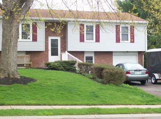 477 Amesbury Rd, Lancaster, PA 17601