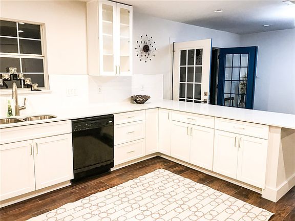 3rd image of 2604 Berkett Dr