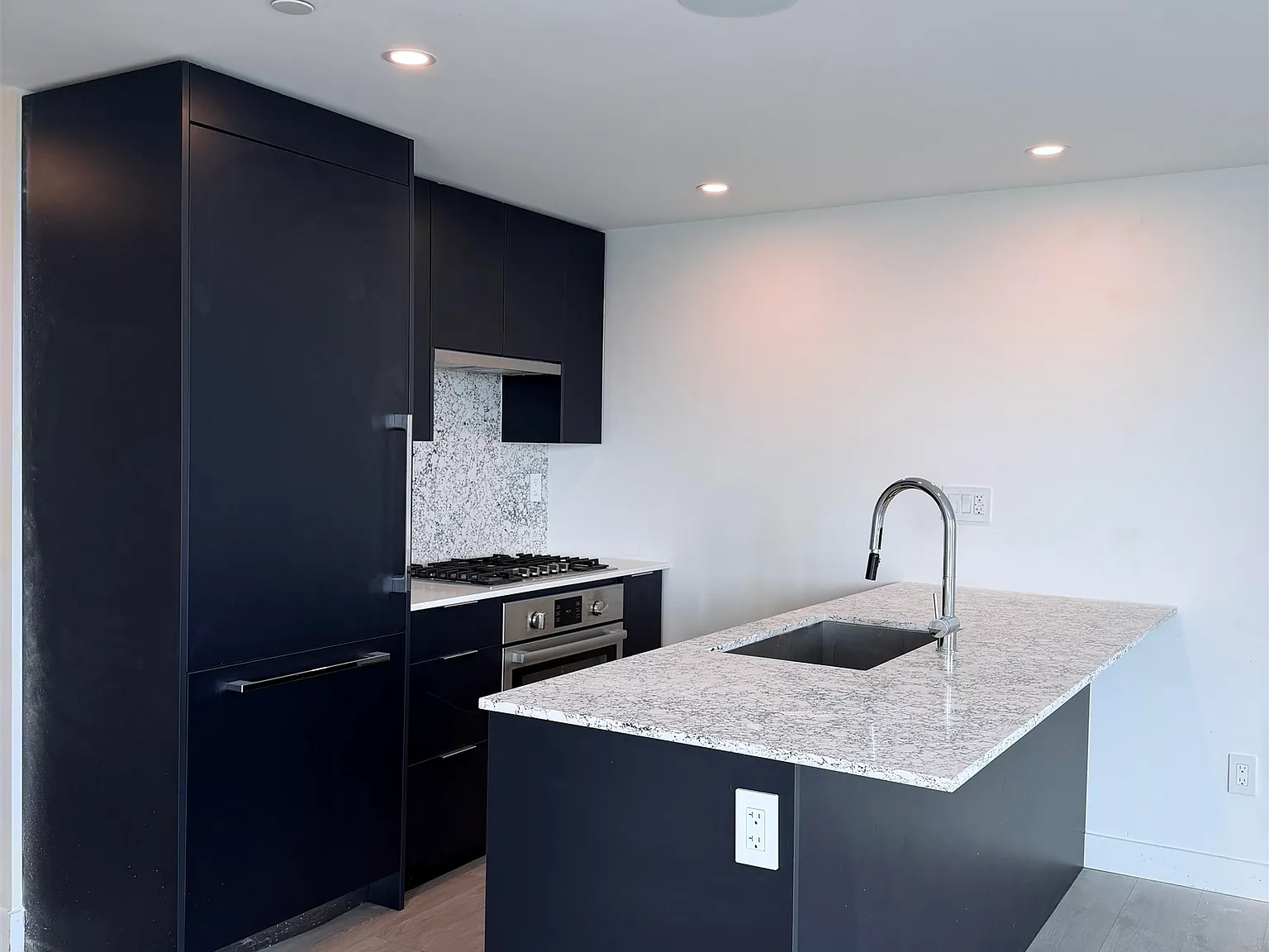 3 bed, 801 sqft, $3,400 — Photo 4