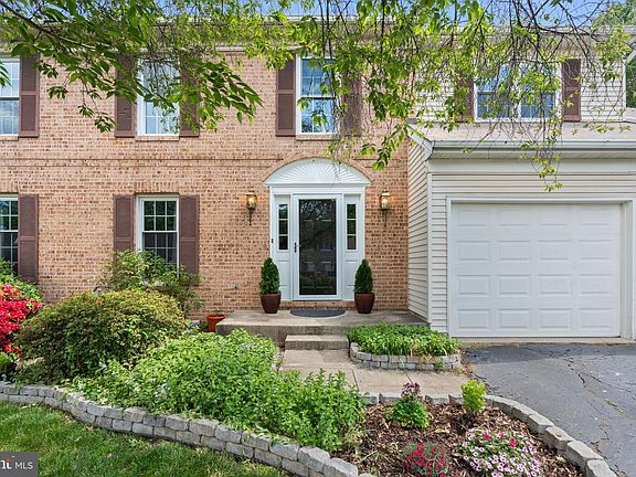 2nd image of 906 Broad Oaks Dr