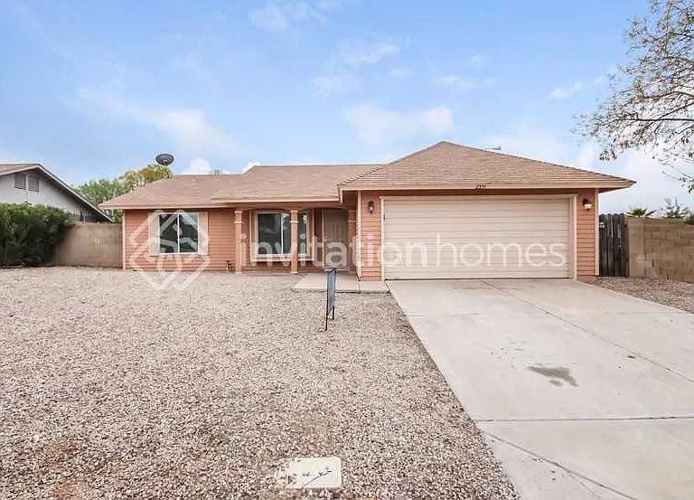 2551 E Diamond Cir — Photo 1
