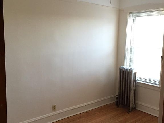 4th image of 4449 W Dickens Ave