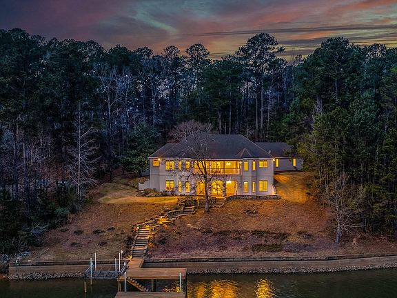 2nd image of 1689 River Oaks Dr