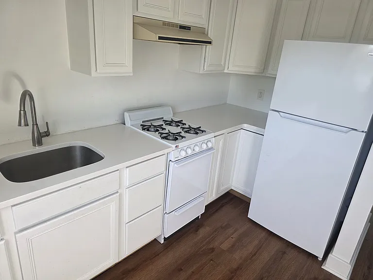 502 Church St #5 — Photo 4