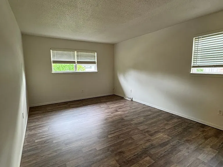 4323 W Bethany Dr — Photo 7
