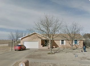 910 W Crockett St, Floydada, TX 79235