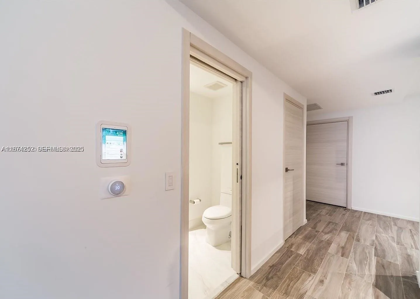 1 bed, 866 sqft, $4,200 — Photo 3