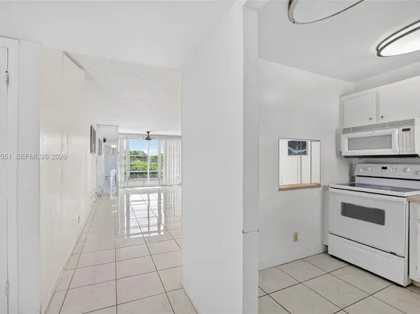 2731 N Pine Island Rd APT 205, Fort Lauderdale, FL 33322