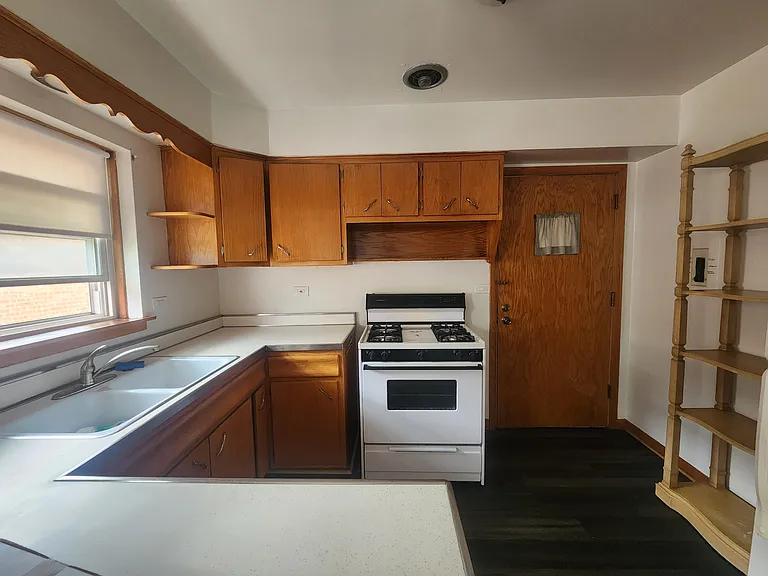 8926 N Wisner St #2 — Photo 17