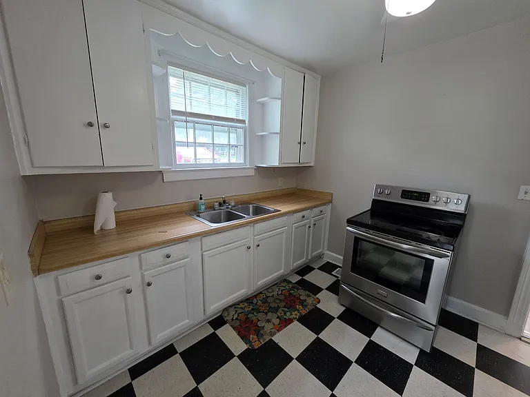 1518 Marwood Ln — Photo 5